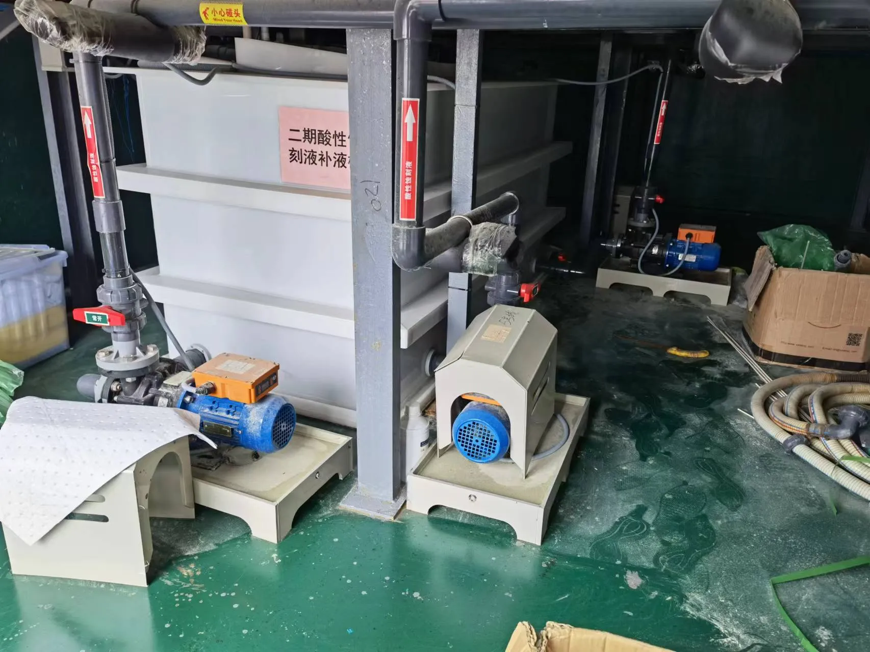 Self priming chemical filter pump manufactured with pure PVDF material